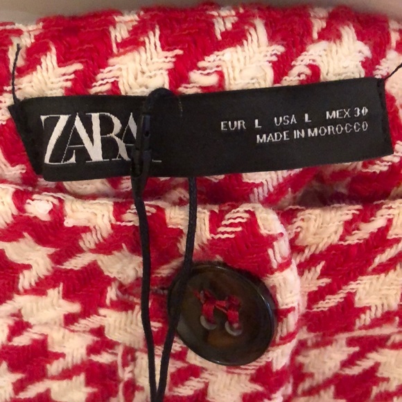 Red skirt. Tag on. Brand new - pristine condition - Picture 3 of 3